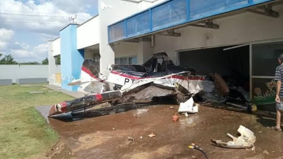 Avião agrícola cai sobre creche que atende 180 crianças no interior